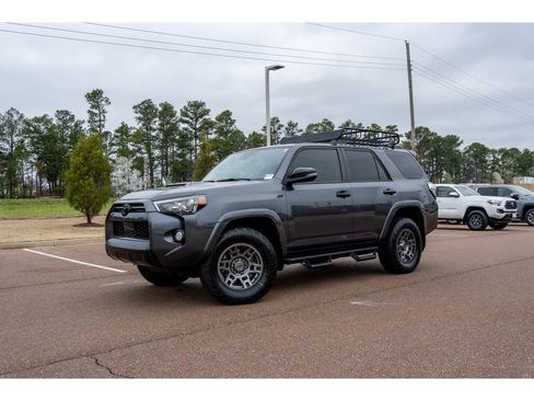 Used 2020 Toyota 4Runner Venture w/ Moonroof Package image 1