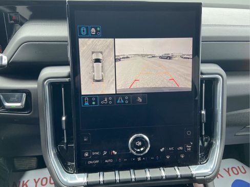 Used 2025 GMC Yukon Denali AWD/4WD image 29