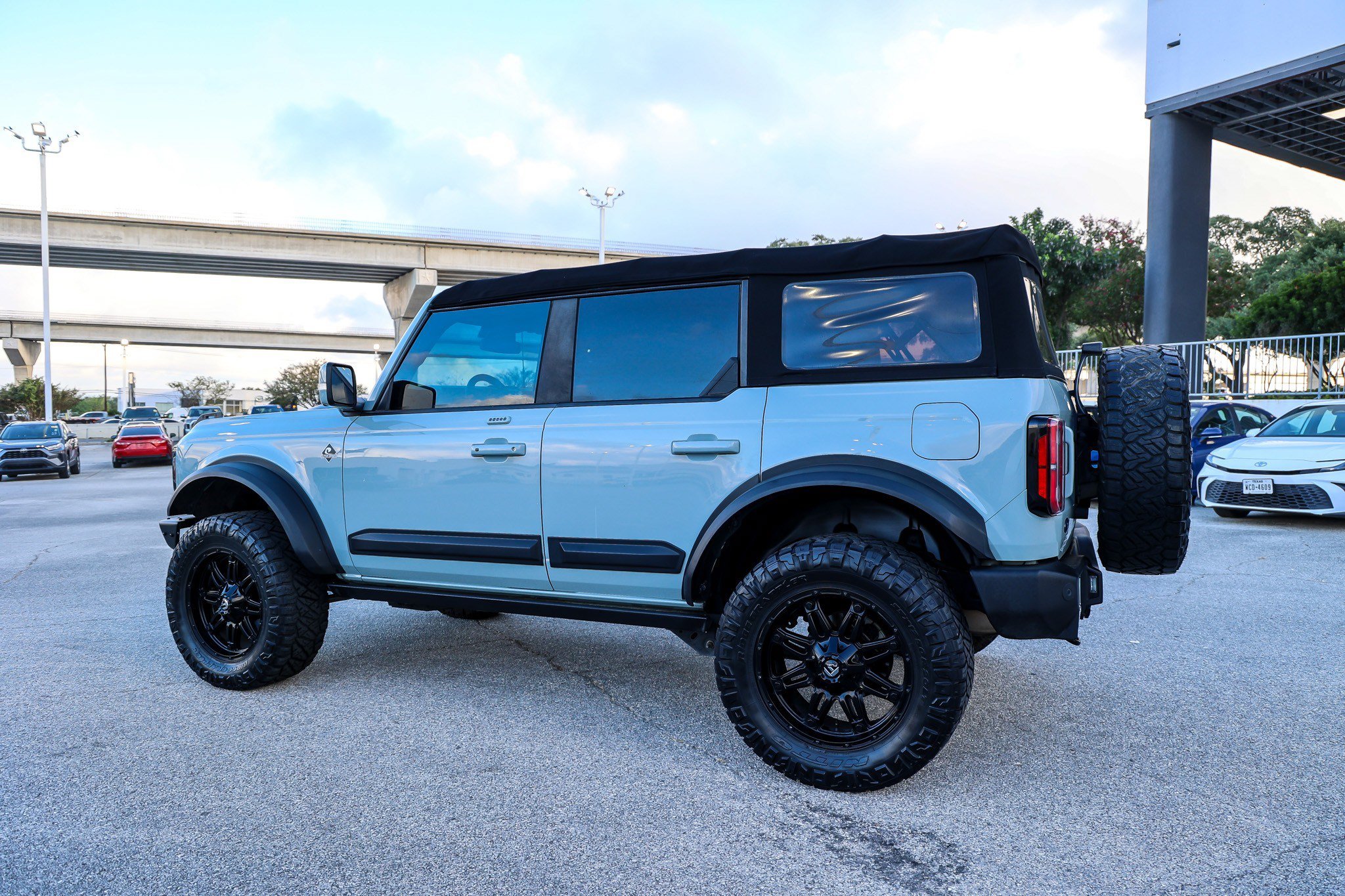 Used 2022 Ford Bronco Outer Banks AWD/4WD image 12