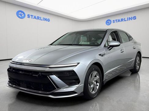 Used 2025 Hyundai Sonata SE image 2