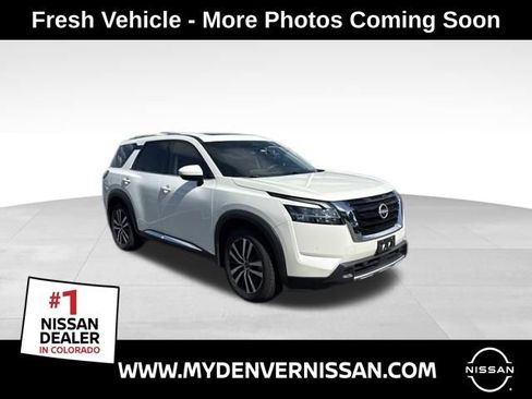 Used 2024 Nissan Pathfinder Platinum AWD/4WD image 1