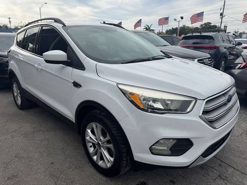Used 2018 Ford Escape SE w/ SE Sync 3 Package FWD image 5