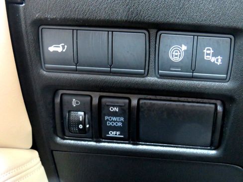 Used 2017 Nissan Armada Platinum w/ Interior Lighting Package image 35