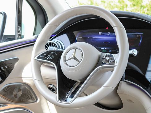 Certified 2023 Mercedes-Benz EQS 580 4MATIC SUV image 17