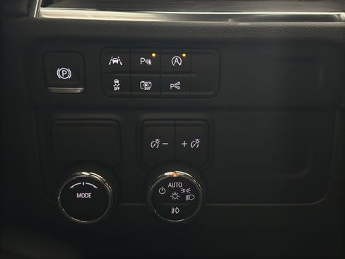 New 2025 Chevrolet Suburban Premier image 25