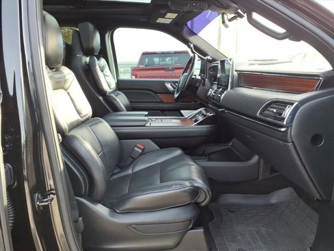Used 2021 Lincoln Navigator Reserve w/ Luxury Package image 17