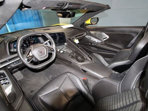 Used 2023 Chevrolet Corvette Stingray Premium Conv w/ Battery Protection Package image 2