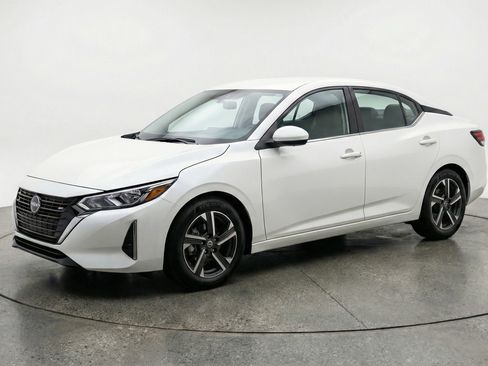 Used 2025 Nissan Sentra SV image 3