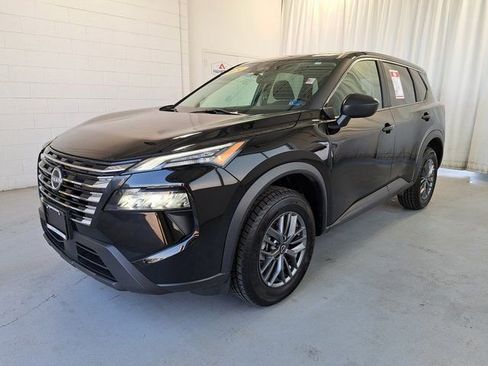 Used 2024 Nissan Rogue S AWD/4WD image 2