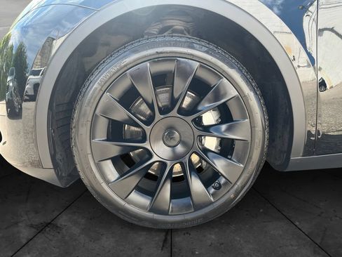 Used 2024 Tesla Model Y Long Range AWD/4WD image 14