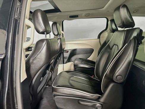 Used 2023 Chrysler Pacifica Limited FWD image 20