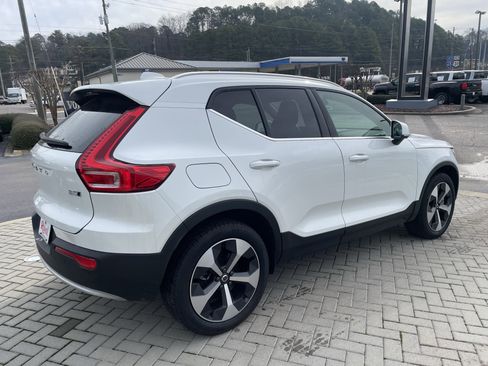 New 2025 Volvo XC40 B5 Core w/ Protection Package Premier image 4