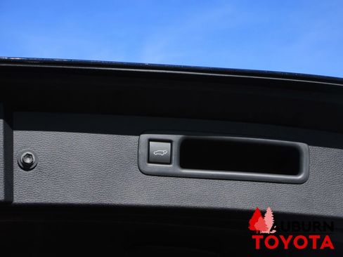 New 2026 Toyota Highlander Platinum image 5