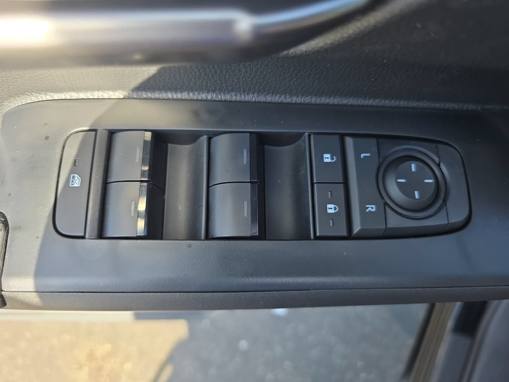 Used 2025 Toyota Tacoma TRD Sport AWD/4WD image 28