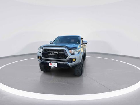 Certified 2019 Toyota Tacoma SR5 image 3