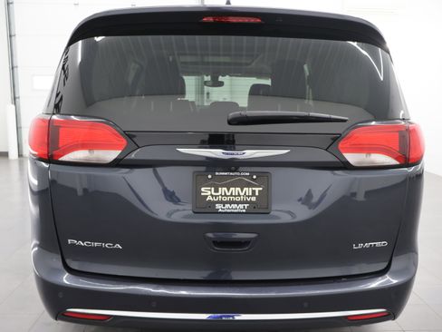 Used 2020 Chrysler Pacifica Limited FWD image 25