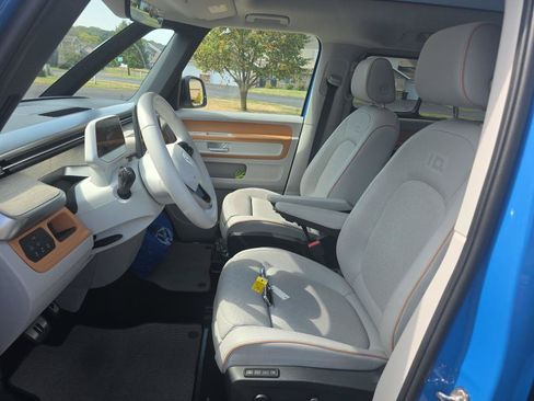 Used 2025 Volkswagen ID. Buzz Pro S Plus AWD/4WD image 3