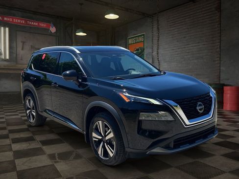Used 2023 Nissan Rogue SL w/ SL Premium Package FWD image 2