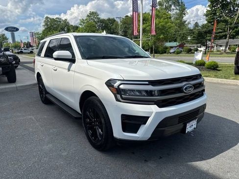 Used 2024 Ford Expedition XLT AWD/4WD image 4