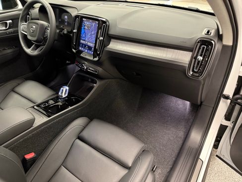 New 2026 Volvo XC40 B5 Plus w/ Protection Package Premier image 32