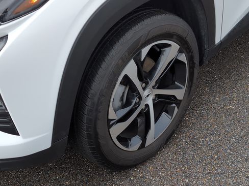 Used 2024 Chevrolet Trax RS w/ Sunroof Package image 11