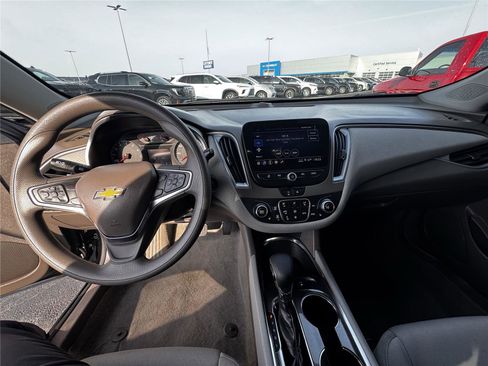 Used 2025 Chevrolet Malibu LT FWD image 14