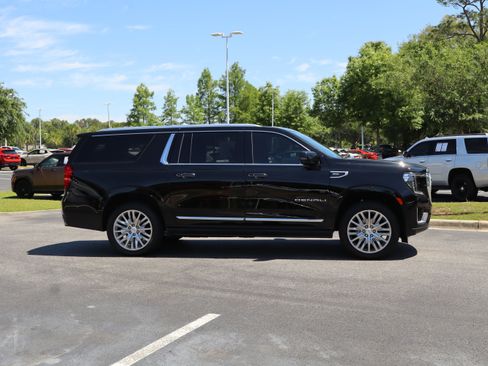 Used 2023 GMC Yukon XL Denali w/ Advanced Technology Package AWD/4WD image 12