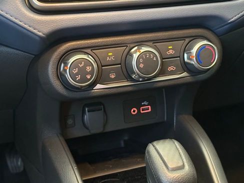 New 2025 Nissan Versa SV w/ Trunk Package FWD image 28