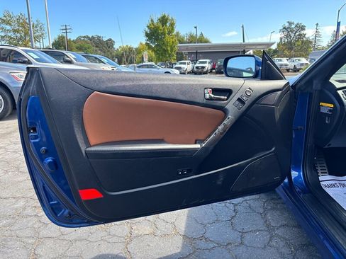 Used 2016 Hyundai Genesis Coupe 3.8 RWD image 10