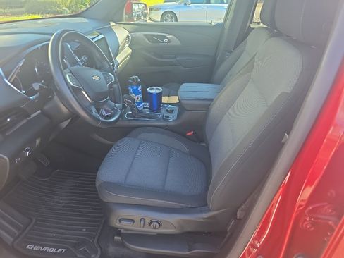 Used 2023 Chevrolet Traverse LT image 6