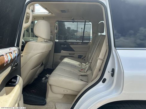 Used 2021 Lexus LX 570 4WD w/ Luxury Package image 9