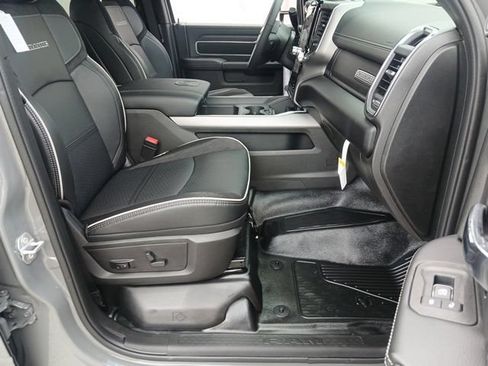 New 2026 RAM 4500 4x4 Crew Cab DRW w/ Laramie Trim Package image 32