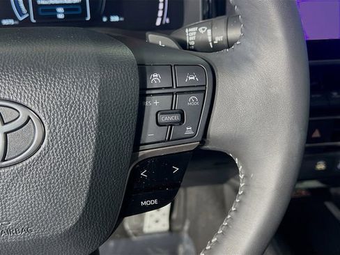 Used 2025 Toyota Camry SE image 17