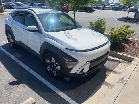 Used 2024 Hyundai Kona SEL image 2