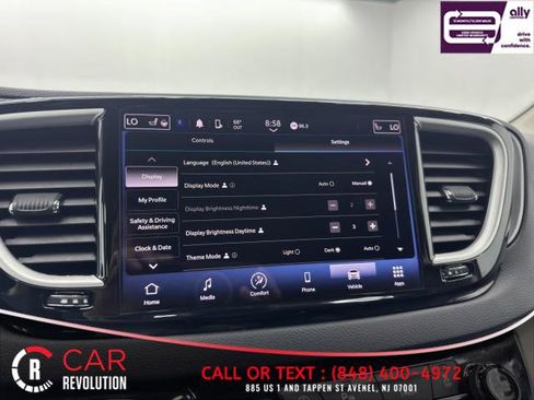 Used 2023 Chrysler Pacifica Touring-L FWD image 29