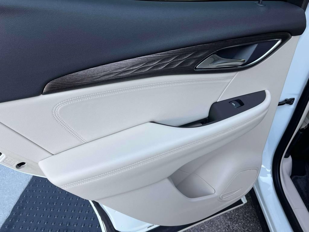 Certified 2022 Buick Envision Avenir w/ Technology Package II FWD image 15