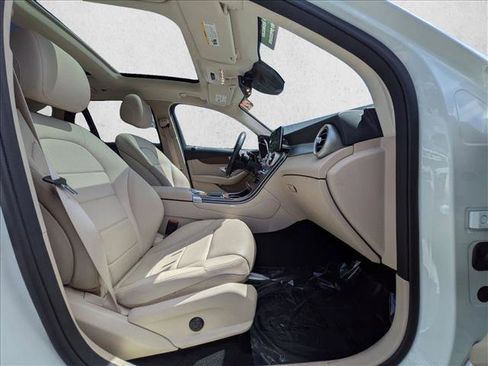 Used 2021 Mercedes-Benz GLC 300 4MATIC image 22