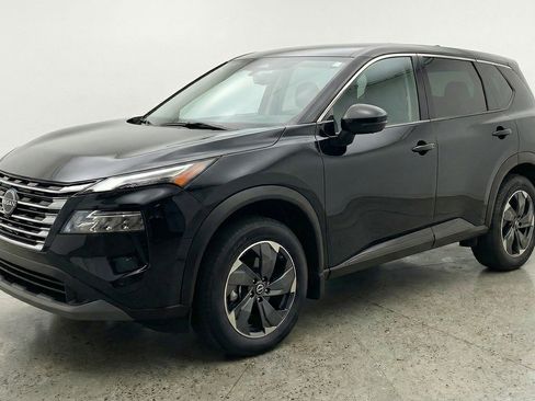 Used 2025 Nissan Rogue SV image 3