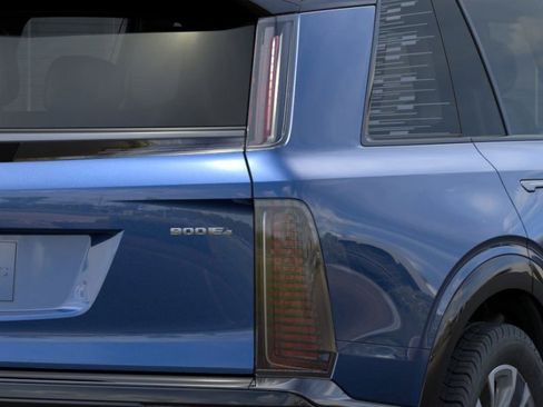 New 2026 Cadillac Vistiq Sport w/ LPO, Floor Liner Package image 42