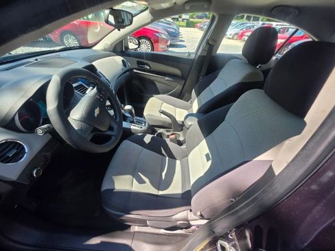 Used 2015 Chevrolet Cruze LS FWD image 12