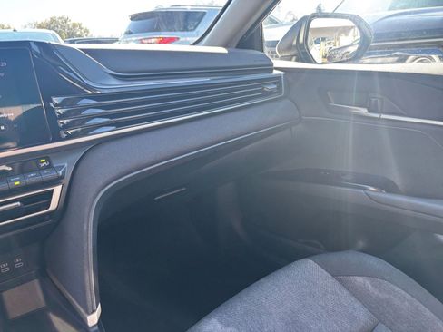 Used 2025 Toyota Camry LE image 34