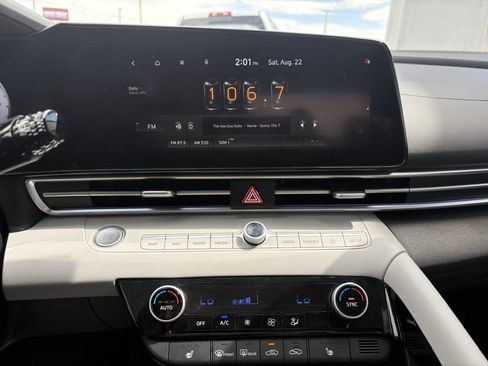 Used 2021 Hyundai Elantra Limited FWD image 12