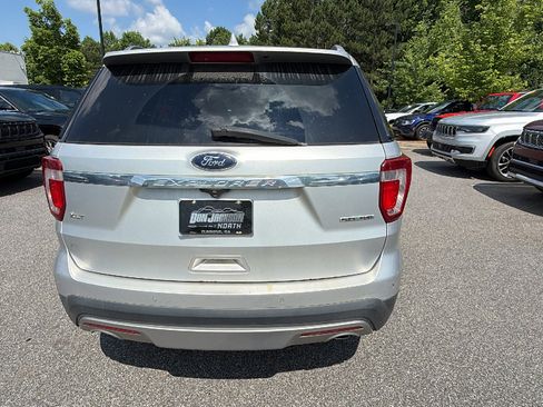 Used 2016 Ford Explorer XLT FWD image 9