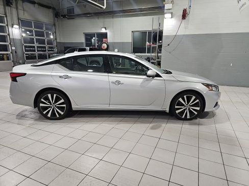 Certified 2019 Nissan Altima 2.5 Platinum image 9
