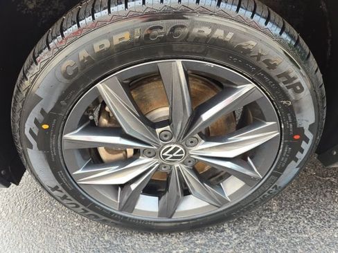 Used 2023 Volkswagen Tiguan SE AWD/4WD image 9