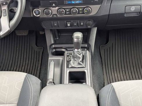 Used 2021 Toyota Tacoma TRD Off-Road AWD/4WD image 18