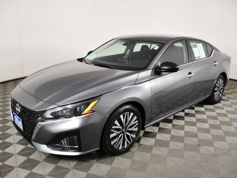 Used 2024 Nissan Altima 2.5 SV FWD image 10