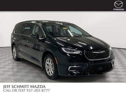 Used 2024 Chrysler Pacifica Touring-L image 1