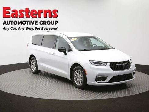 Used 2024 Chrysler Pacifica Touring-L FWD image 51