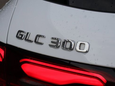 Certified 2025 Mercedes-Benz GLC 300 GLC 300 image 8